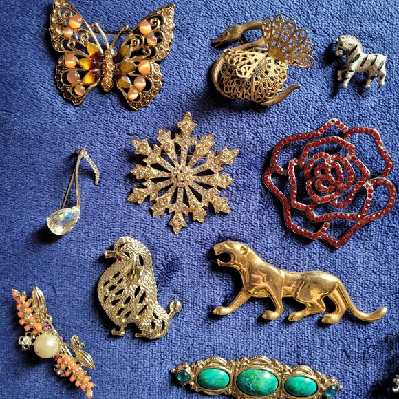 Vintage to Modern Gold and Silver Tone Animal Brooch/Pin Lot, Set of 13 - Picture 3 of 3